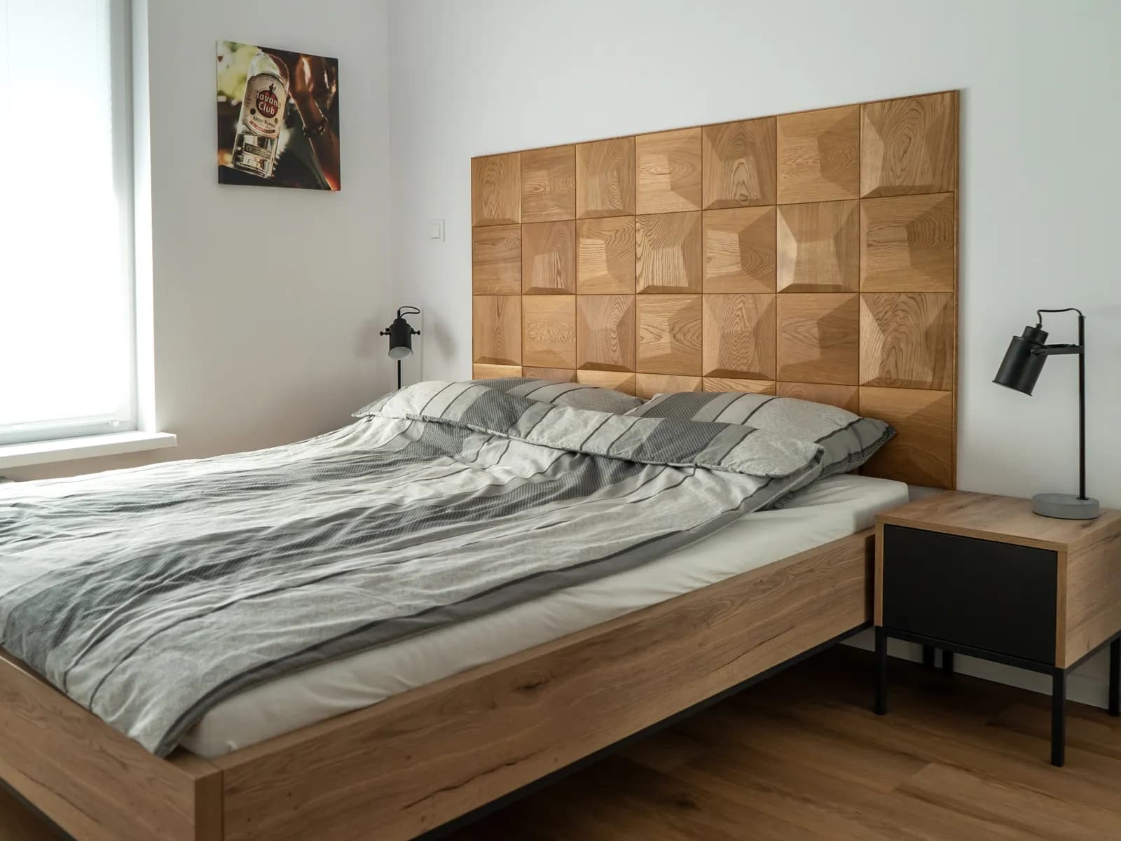 Soverom med Pillow-panel i naturell eik