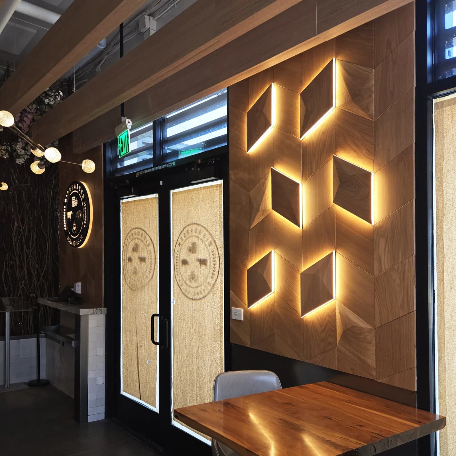 Restaurant med Diamond-panel og LED-baklys